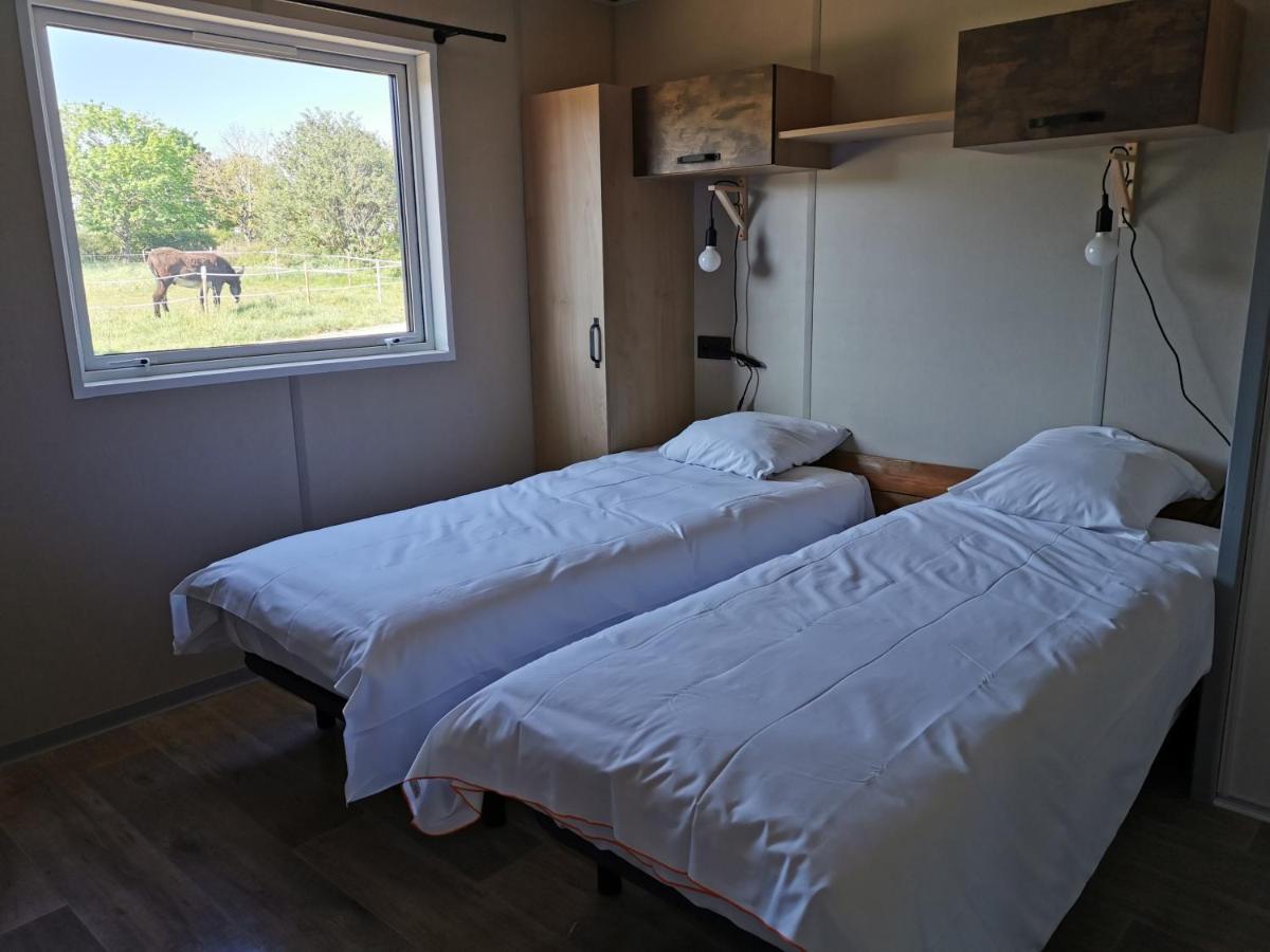 Le Village De Cottages - Le Pole Du Cheval Et De L'Ane Lignières 외부 사진