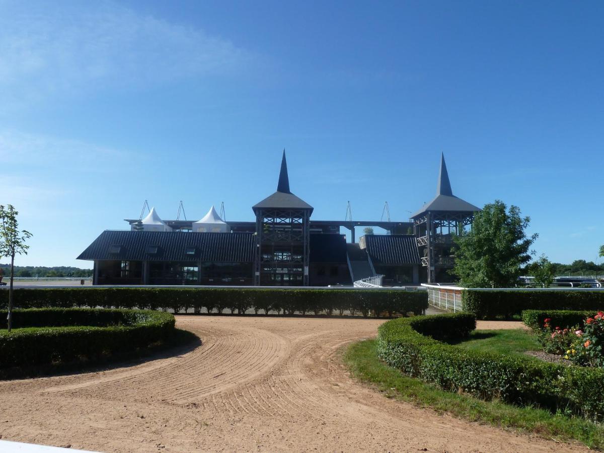 Le Village De Cottages - Le Pole Du Cheval Et De L'Ane Lignières 외부 사진