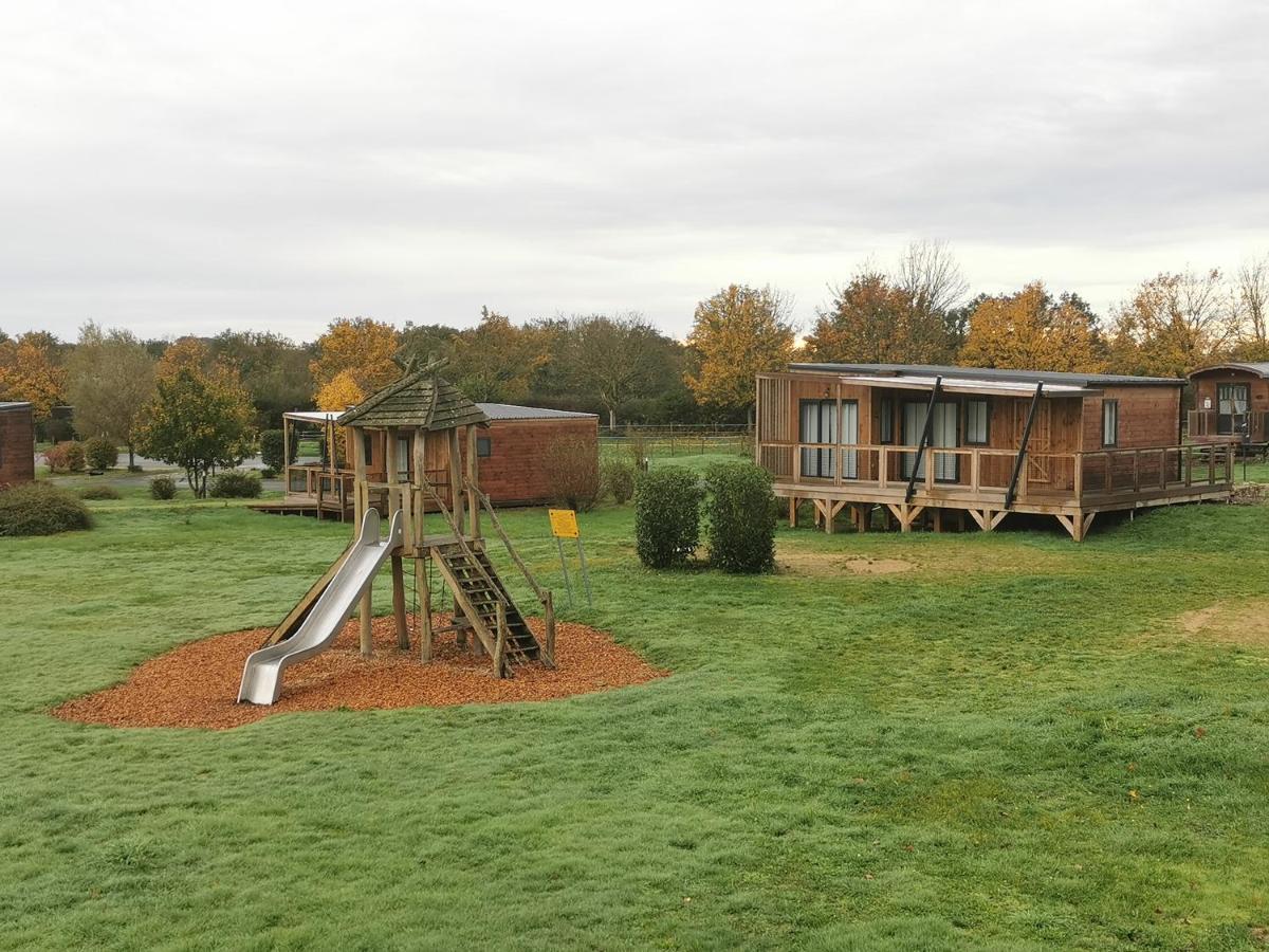 Le Village De Cottages - Le Pole Du Cheval Et De L'Ane Lignières 외부 사진