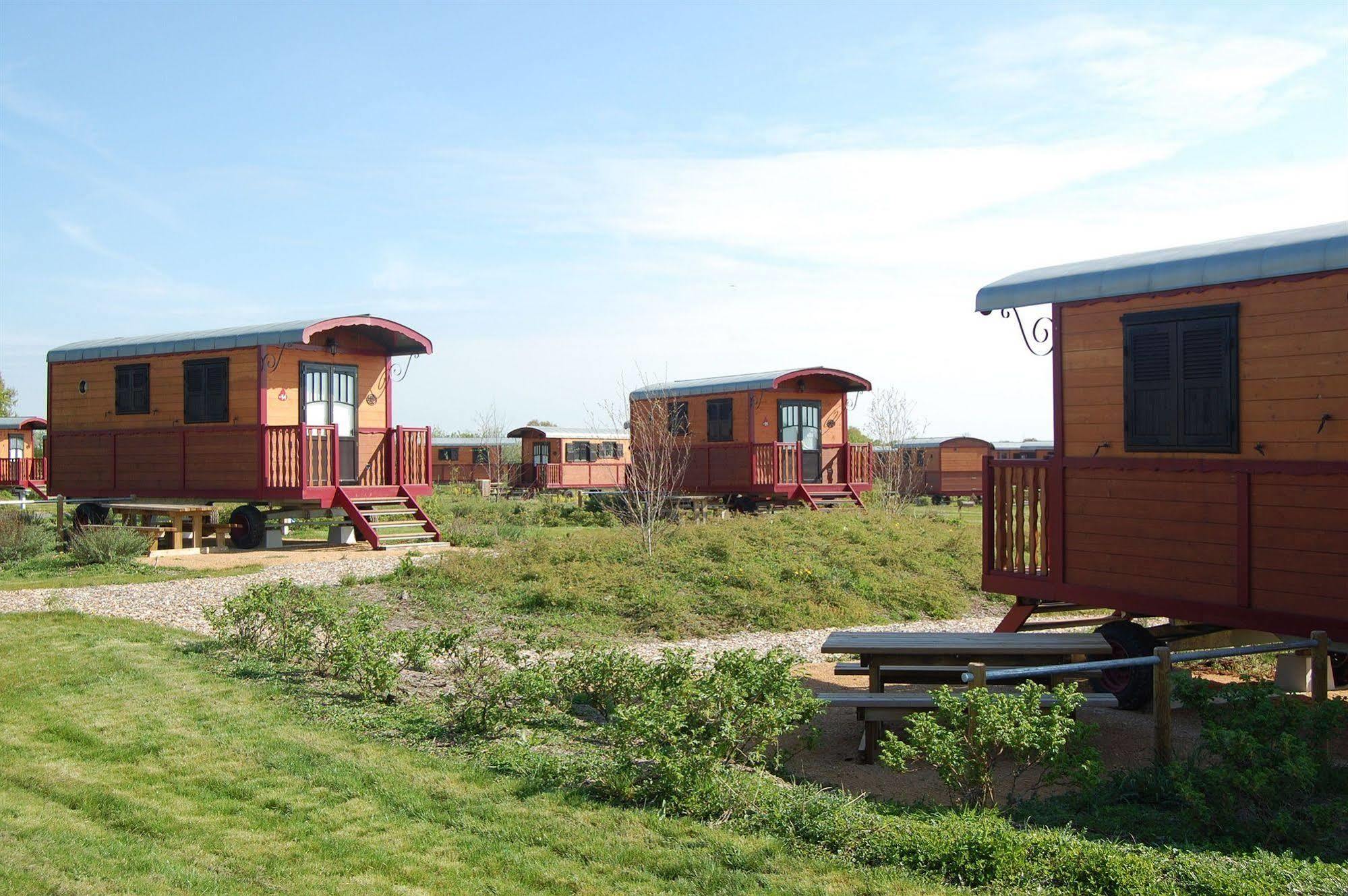 Le Village De Cottages - Le Pole Du Cheval Et De L'Ane Lignières 외부 사진
